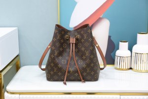LOUIS VUITTON HANDBAG monogram LOUIS VUITTON HANDBAG monogram