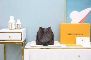 LOUIS VUITTON HANDBAG monogram LOUIS VUITTON HANDBAG monogram