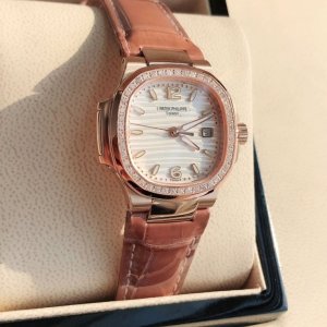 Patek Philippe Nautilus 7010R Quartz Gold Watch Patek Philippe Nautilus 7010R Quartz Gold Watch