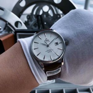 Omega Three-Hand Simple Business Men’s Watch Omega Three-Hand Simple Business Men’s Watch