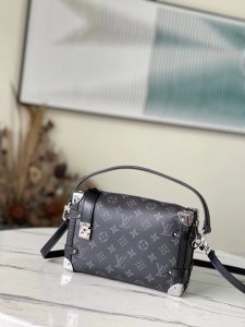 LOUIS VUITTON HANDBAG black LOUIS VUITTON HANDBAG black