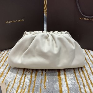 BOTTEGA VENETA THE POUCH 40 white REPLICA BOTTEGA VENETA THE POUCH 40 white REPLICA