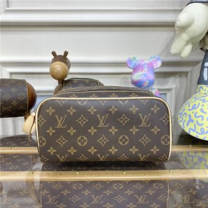 Louis Vuitton Dopp Kit Toilet Pouch Monogram Louis Vuitton Dopp Kit Toilet Pouch Monogram