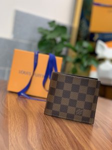Louis Vuitton LV Multiple checkerboard pattern short wallet Louis Vuitton LV Multiple checkerboard pattern short wallet