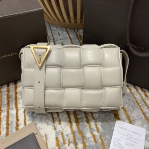 BOTTEGA VENETA HANDBAG off-white BOTTEGA VENETA HANDBAG off-white