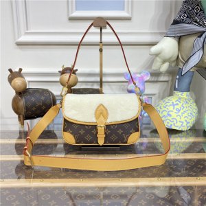 Louis Vuitton Diane Monogram Cozygram Louis Vuitton Diane Monogram Cozygram