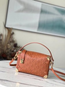 LOUIS VUITTON HANDBAG orange LOUIS VUITTON HANDBAG orange