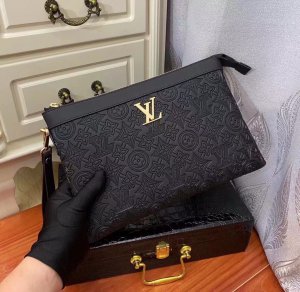 LOUIS VUITTON CLUTCH BAG LOUIS VUITTON CLUTCH BAG