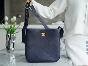 CHANEL HANDBAG Deep blue CHANEL HANDBAG Deep blue