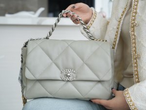 CHANEL 19 SMALL HANDBAG CHANEL 19 SMALL HANDBAG