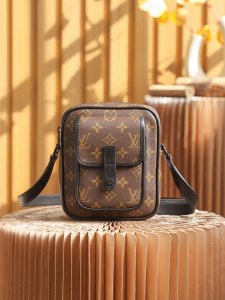 LOUIS VUITTON CROSSBODY BAG monogram LOUIS VUITTON CROSSBODY BAG monogram