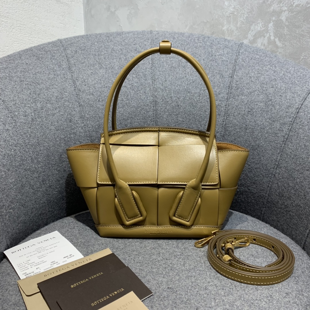 BOTTEGA VENETA ARCO 29 BAG PLAIN IN Yellow BOTTEGA VENETA ARCO 29 BAG PLAIN IN Yellow