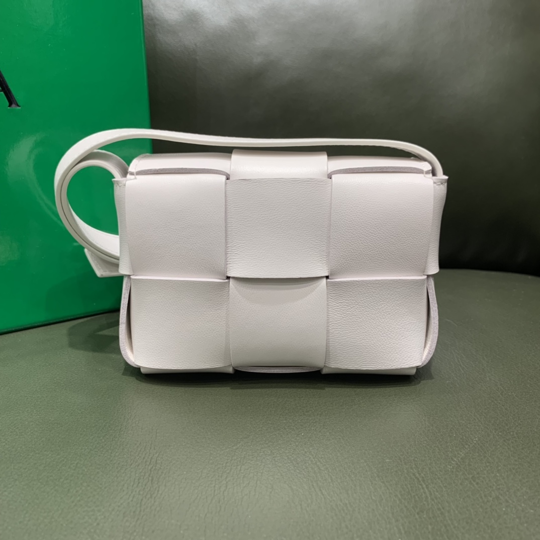 BOTTEGA VENETA CARD WALLET WHITE BOTTEGA VENETA CARD WALLET WHITE