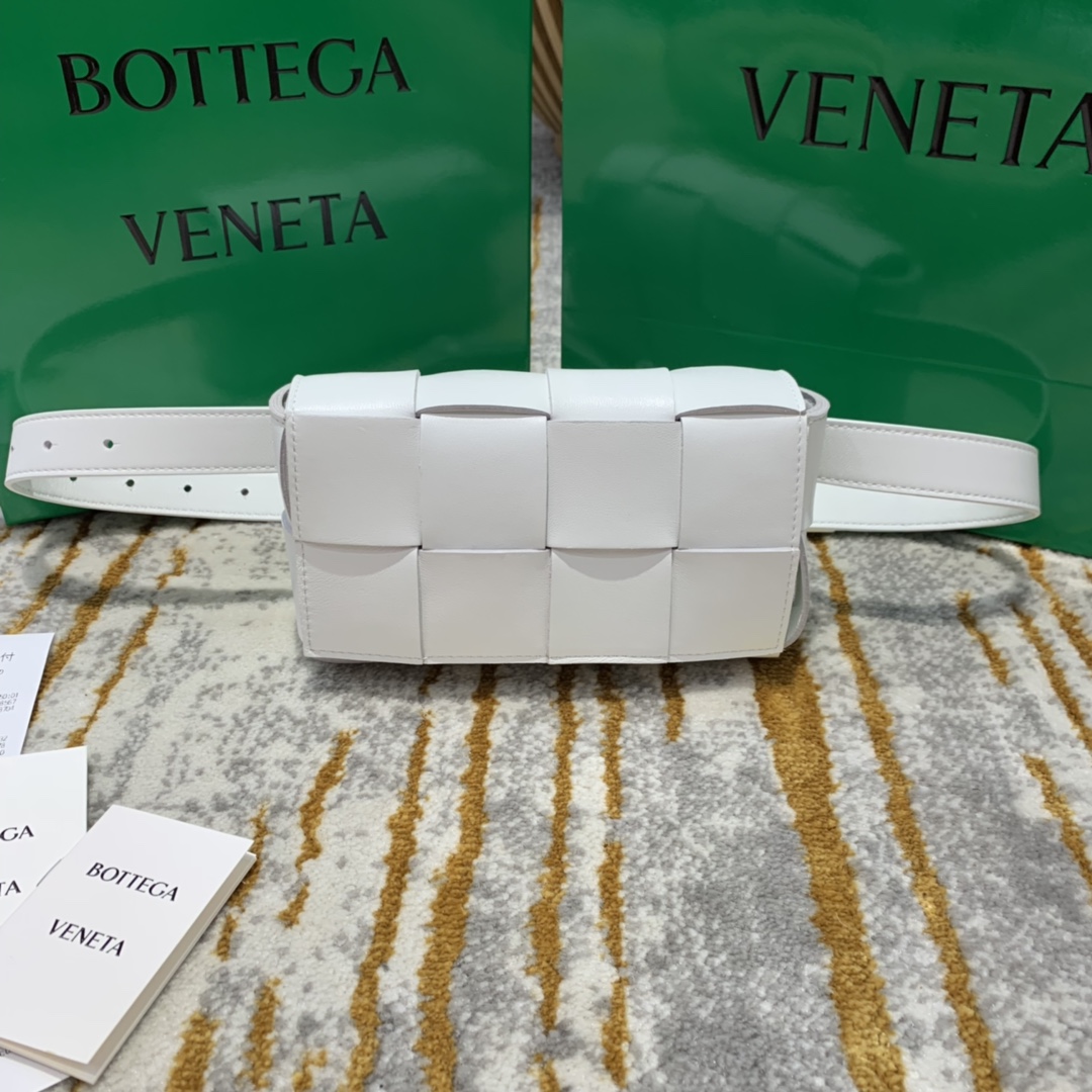 BOTTEGA VENETA waist bag white BOTTEGA VENETA waist bag white