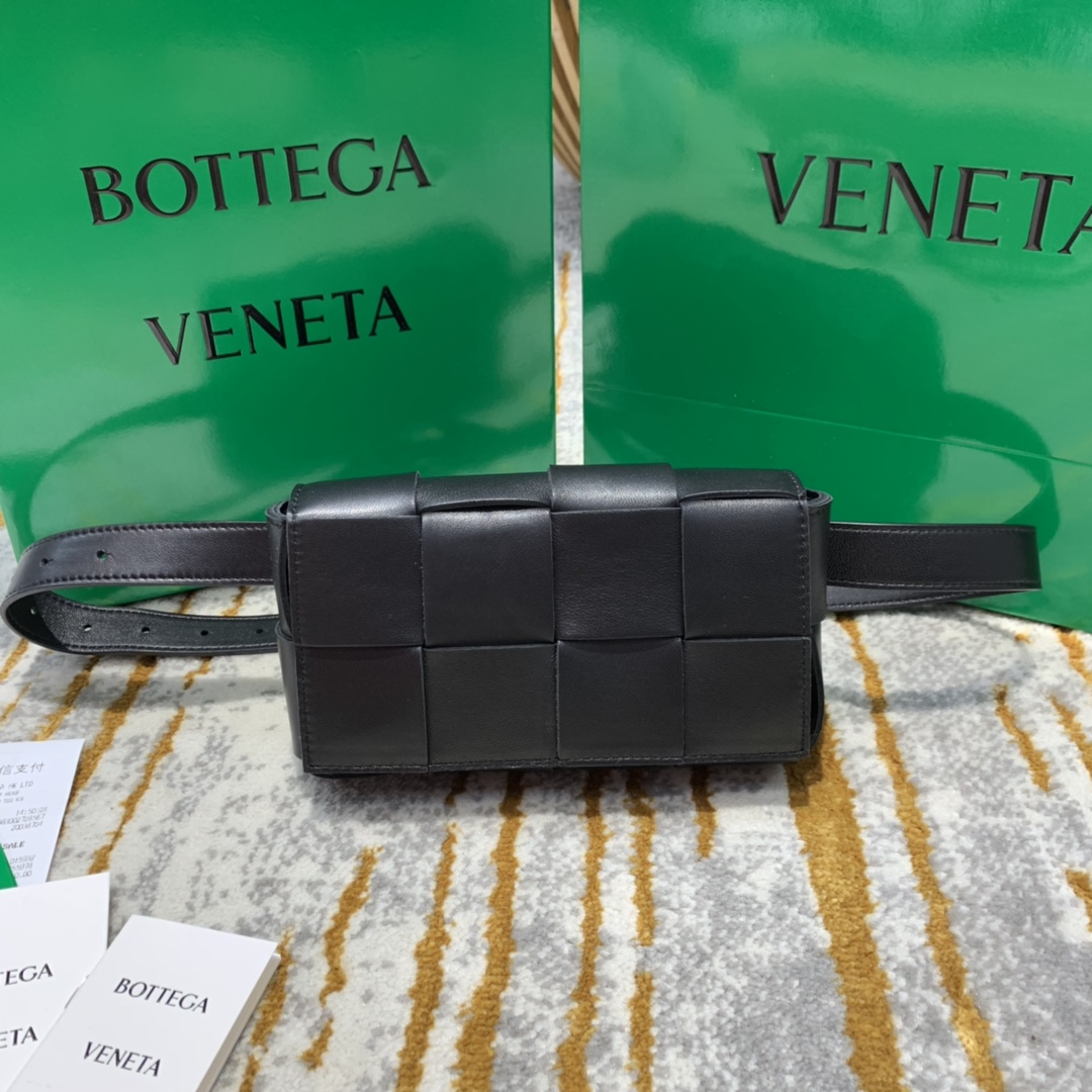 BOTTEGA VENETA WAIST BAG black BOTTEGA VENETA WAIST BAG black