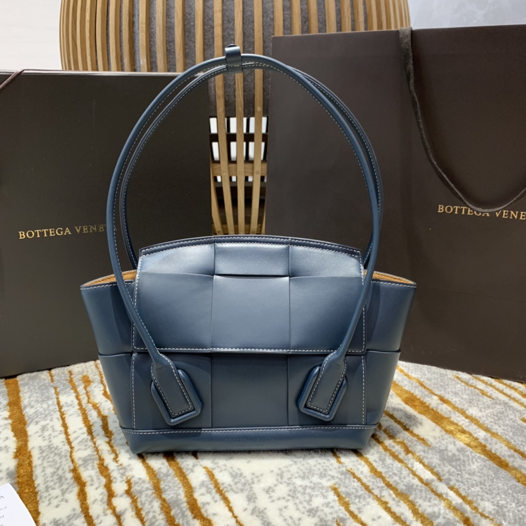 Bottega Veneta Handbag Deep blue Bottega Veneta Handbag Deep blue
