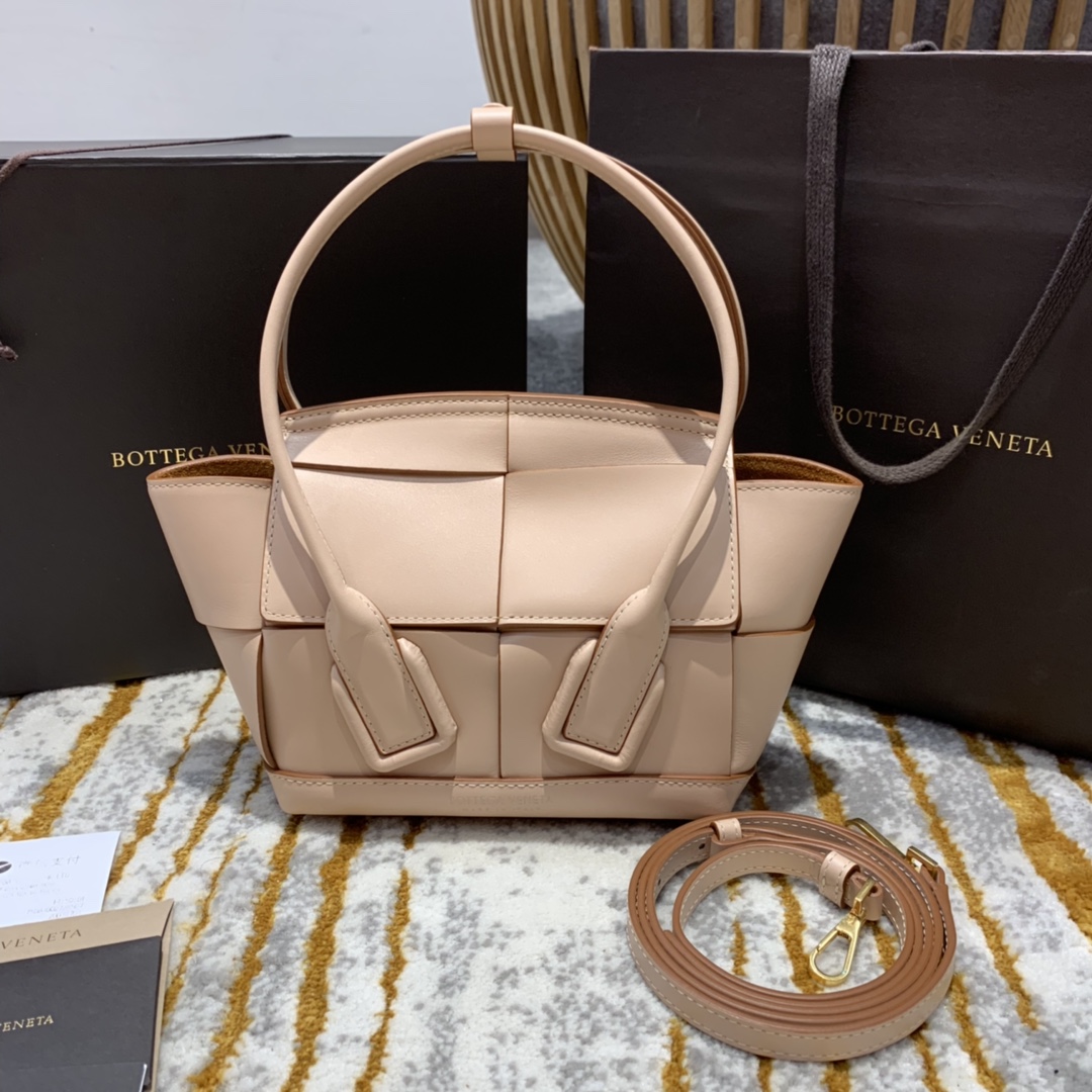 Bottega Veneta Handbag aprico Bottega Veneta Handbag aprico