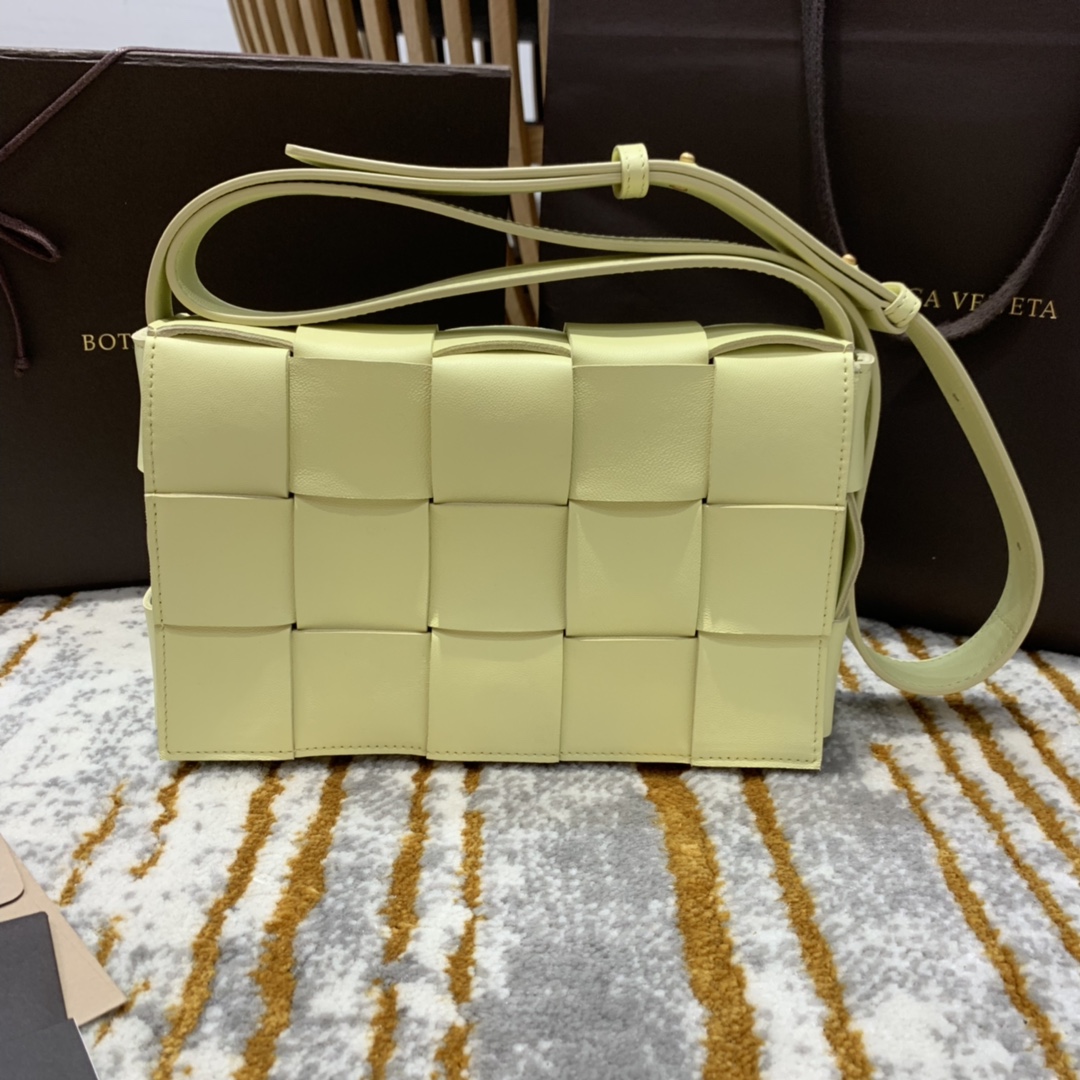 BOTTEGA VENETA CROSSBODY BAG Pale yellow BOTTEGA VENETA CROSSBODY BAG Pale yellow