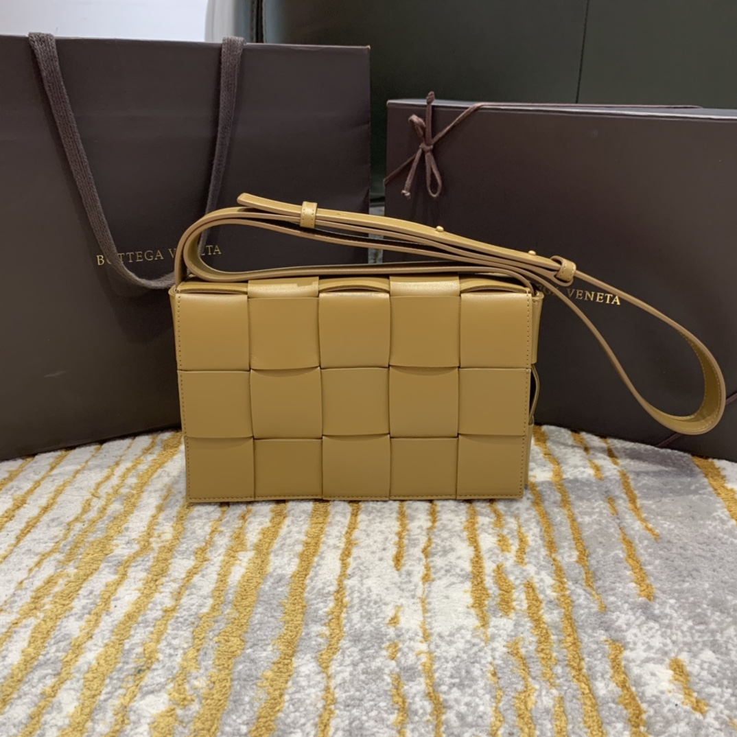 BOTTEGA VENETA CROSSBODY BAG yellow BOTTEGA VENETA CROSSBODY BAG yellow