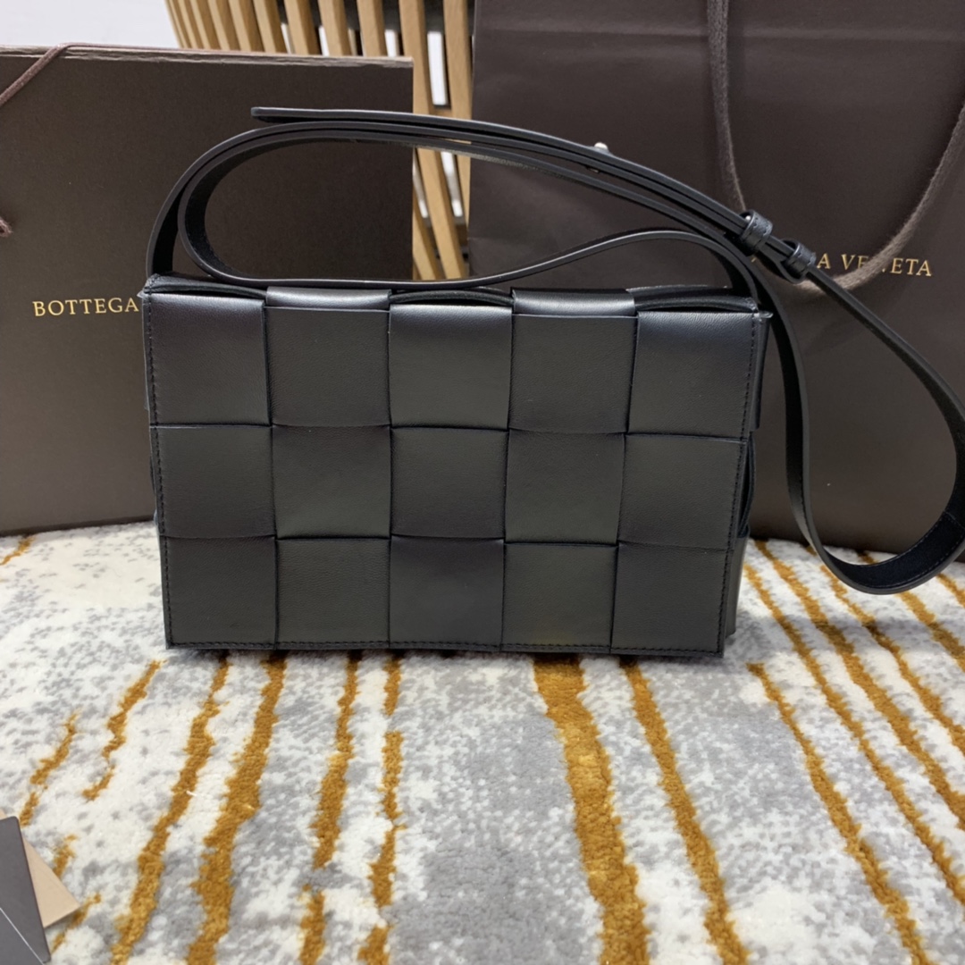 BOTTEGA VENETA CROSSBODY BAG black BOTTEGA VENETA CROSSBODY BAG black