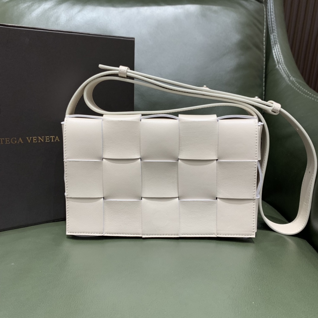 BOTTEGA VENETA CROSSBODY BAG off-white BOTTEGA VENETA CROSSBODY BAG off-white