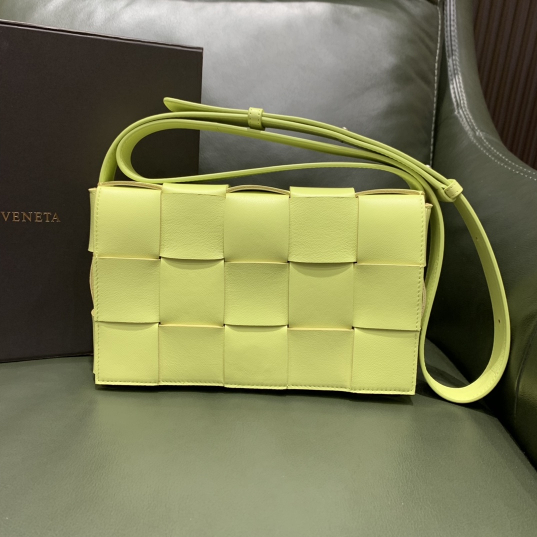 BOTTEGA VENETA CROSSBODY BAG Neon Yellow BOTTEGA VENETA CROSSBODY BAG Neon Yellow