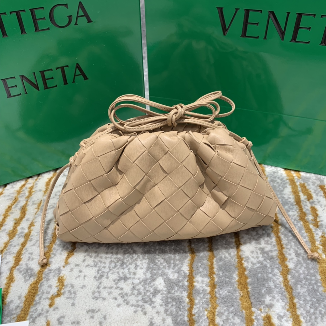 BOTTEGA VENETA THE POUCH 40 WOVEN APricot BOTTEGA VENETA THE POUCH 40 WOVEN APricot
