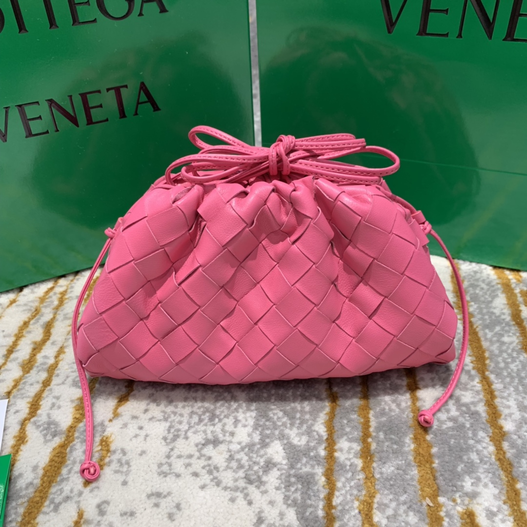 BOTTEGA VENETA THE POUCH 40 WOVEN petal pink BOTTEGA VENETA THE POUCH 40 WOVEN petal pink