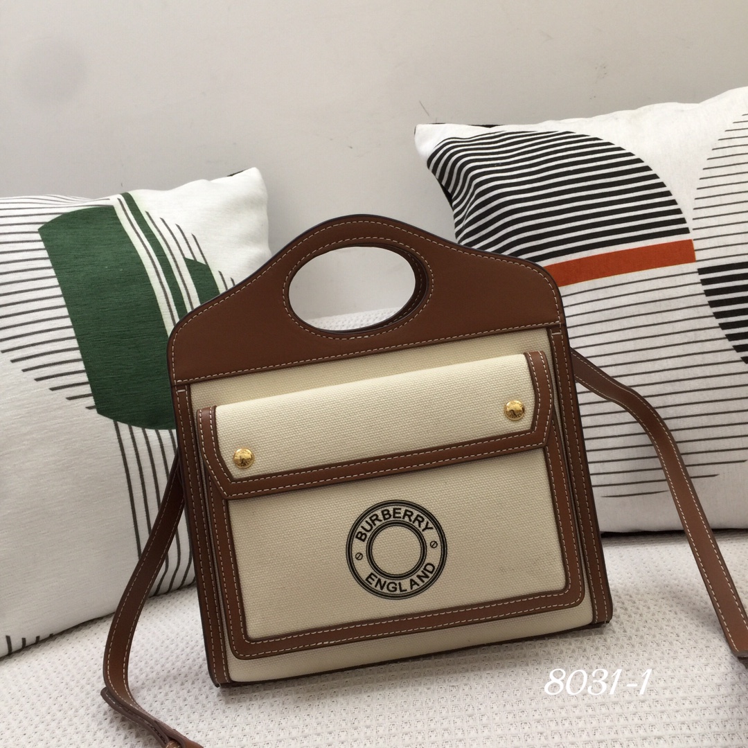 BURBERRY HANDBAG Blown with Off-White Accents BURBERRY HANDBAG Blown with Off-White Accents