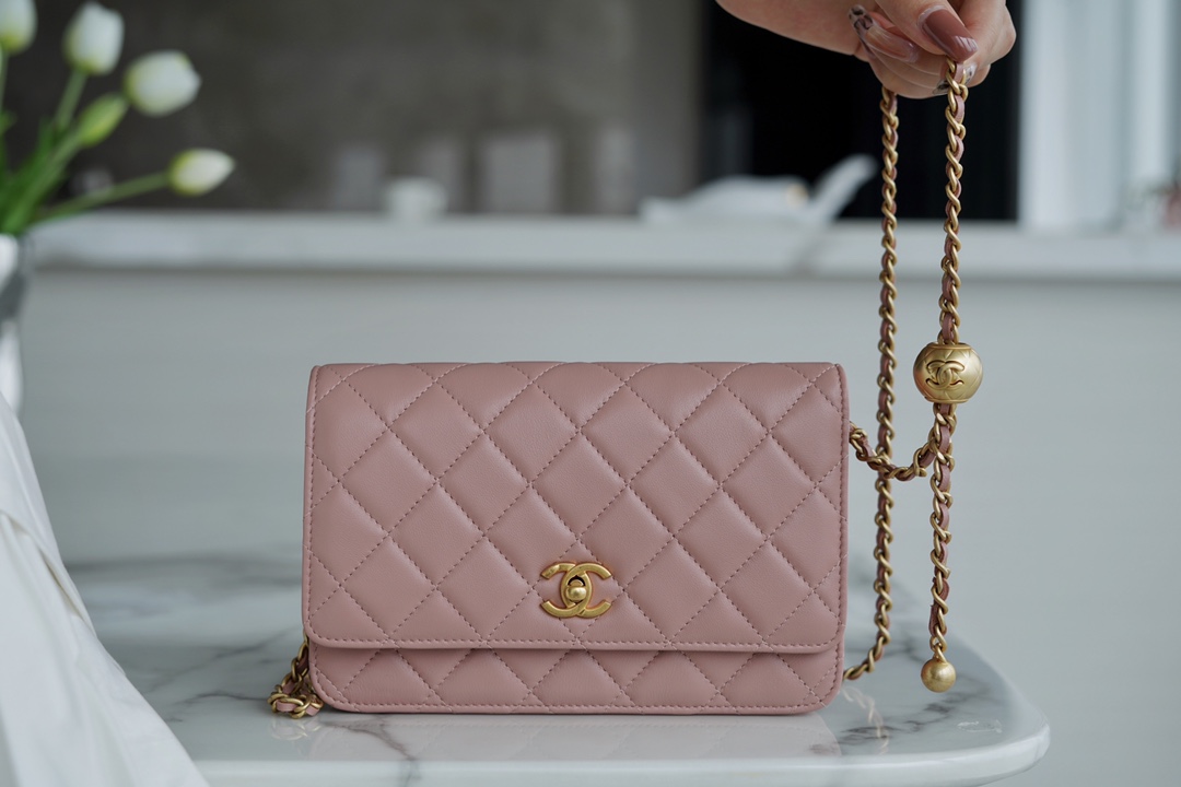 CHANEL CROSSBODY BAG Rose Pink CHANEL CROSSBODY BAG Rose Pink