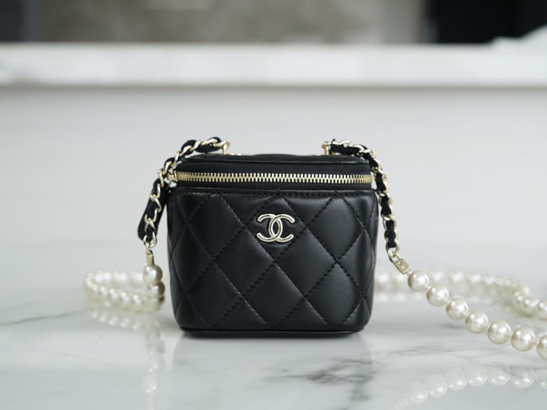 CHANEL HANDBAG black CHANEL HANDBAG black