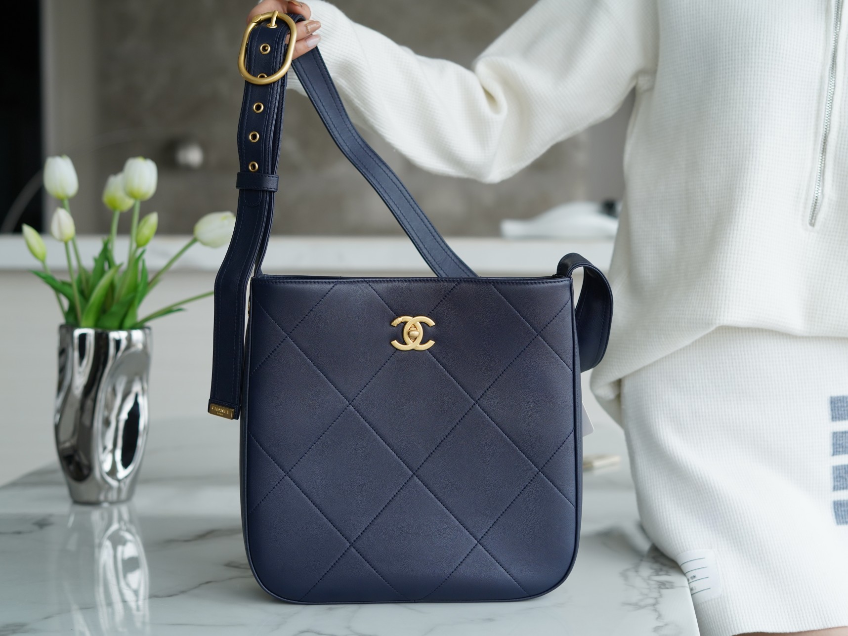 CHANEL HANDBAG Deep blue CHANEL HANDBAG Deep blue