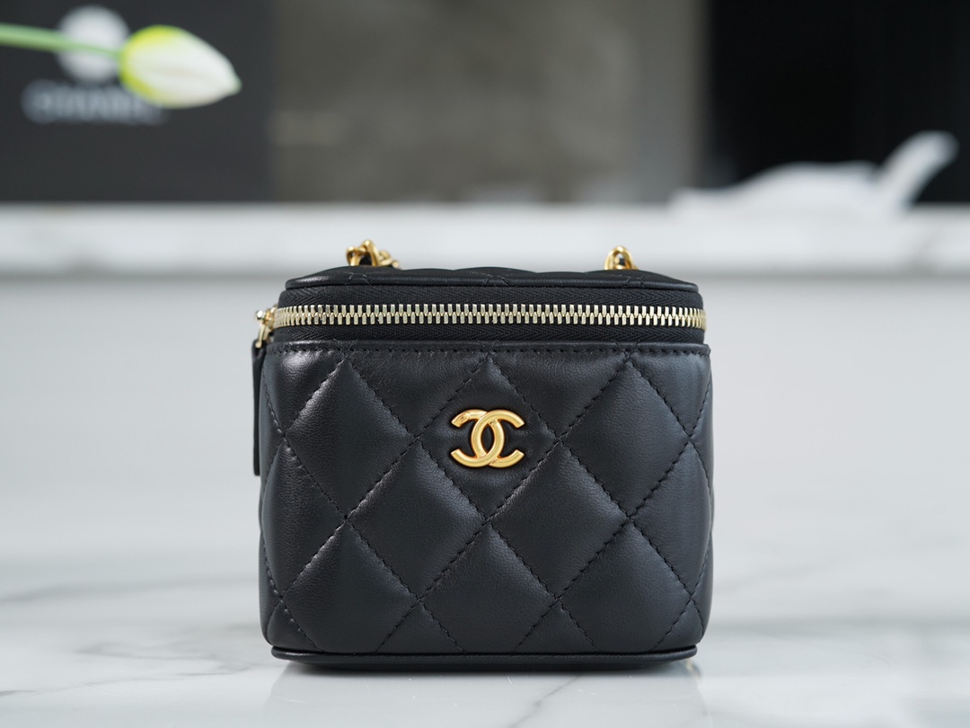 CHANEL HANDBAG black CHANEL HANDBAG black