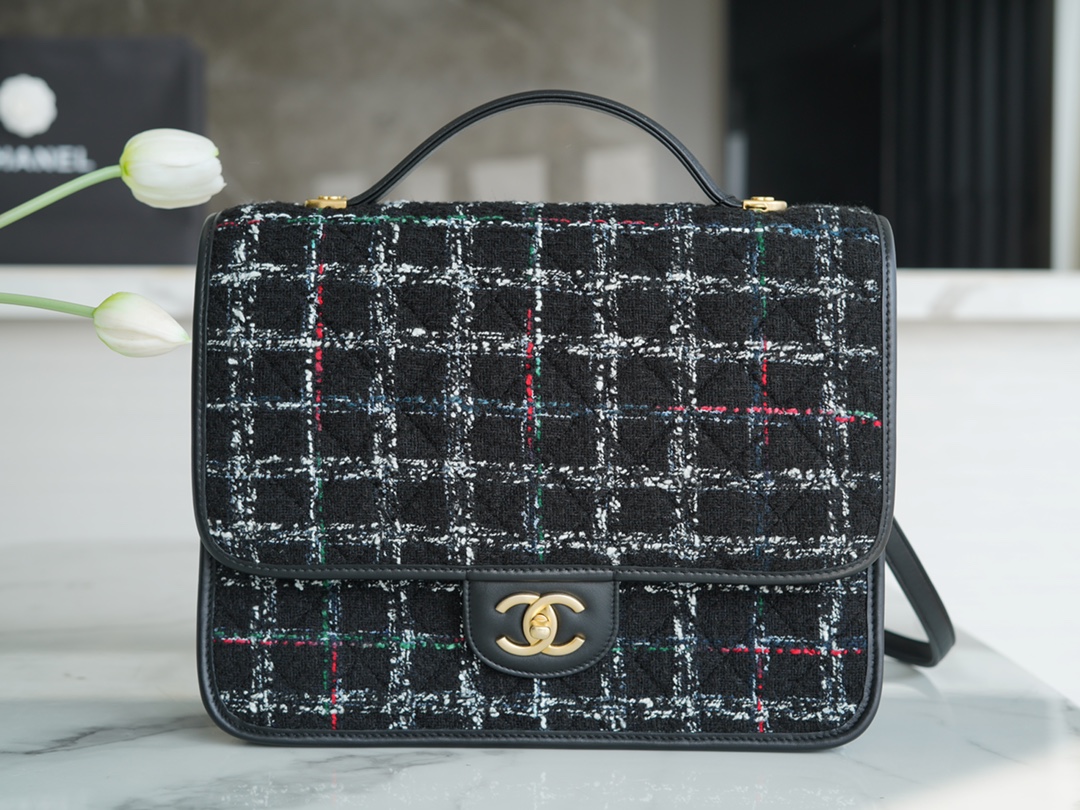 CHANEL Black and White Tweed Shoulder Bag CHANEL Black and White Tweed Shoulder Bag