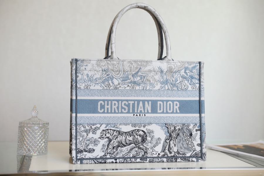 CHRISTIAN DIOR EMBROIDERED VELVET CANNAGE BOOK TOTE CHRISTIAN DIOR EMBROIDERED VELVET CANNAGE BOOK TOTE