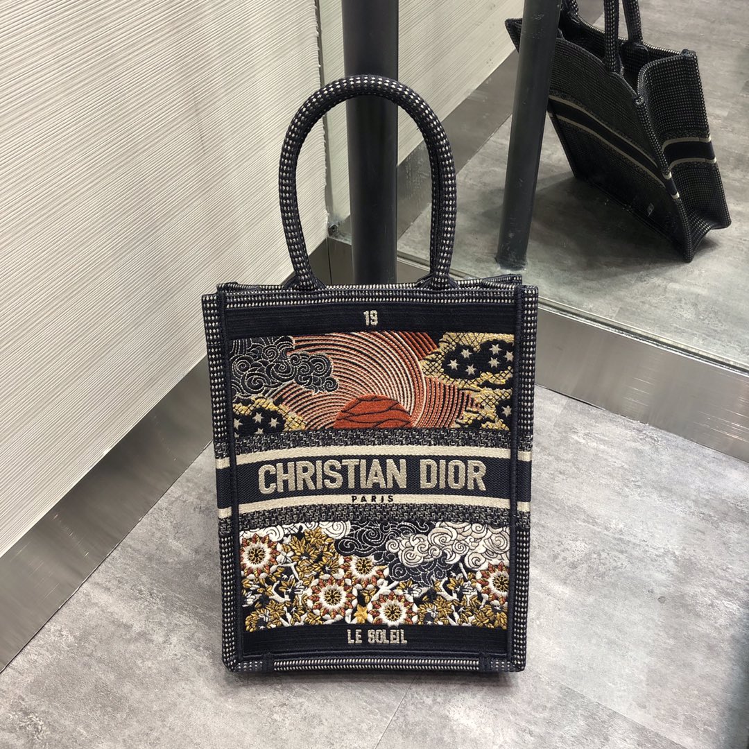 CHRISTIAN DIOR MULTICOLOR VERTICAL LE SOLEIL TAROT EMBROIDERED BOOK TOTE CHRISTIAN DIOR MULTICOLOR VERTICAL LE SOLEIL TAROT EMBROIDERED BOOK TOTE