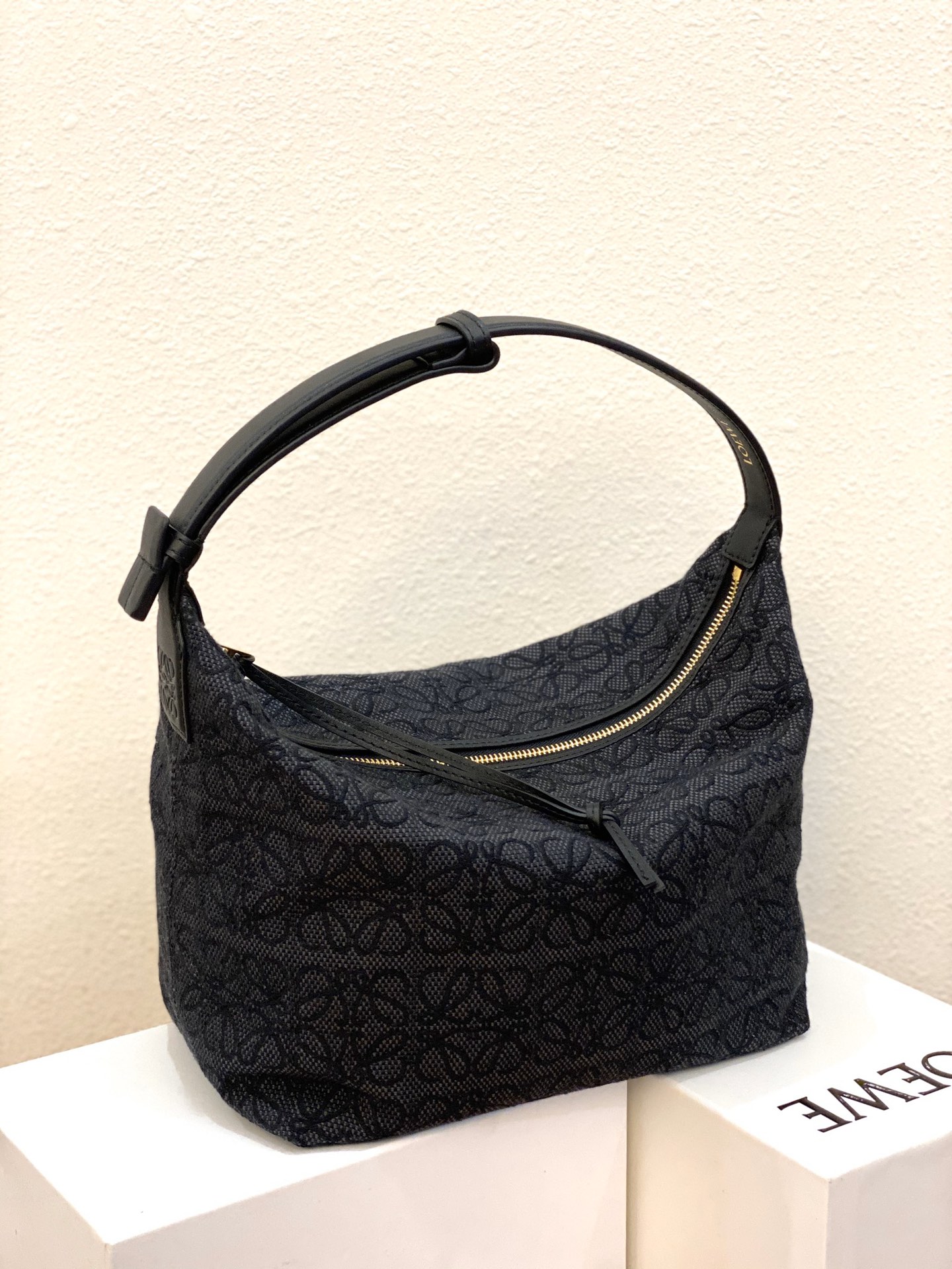 LOEWE HANDBAG Embroidered Black LOEWE HANDBAG Embroidered Black
