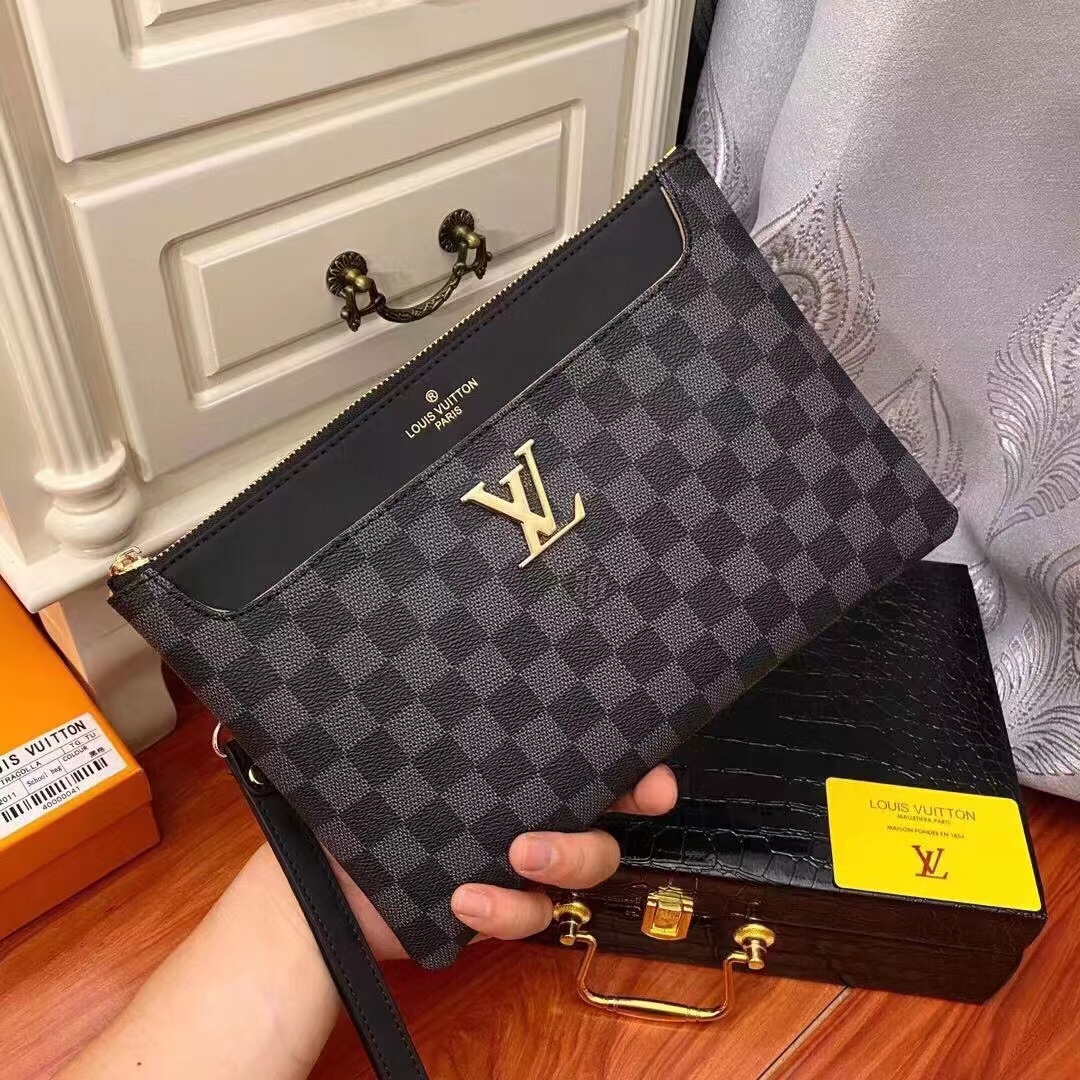 LOUIS VUITTON CLUTCH BAG LOUIS VUITTON CLUTCH BAG
