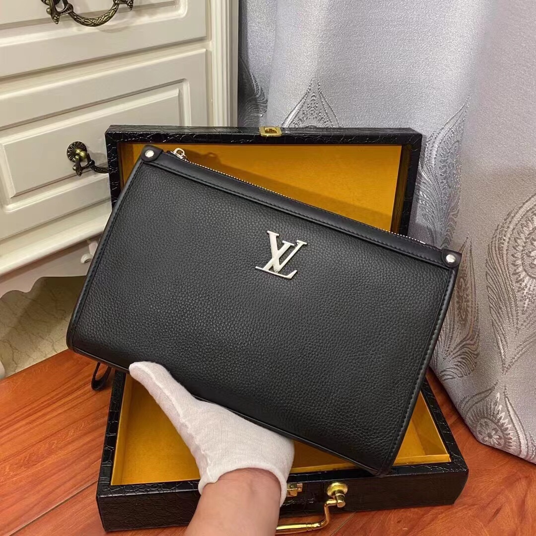 LOUIS VUITTON CLUTCH BAG LOUIS VUITTON CLUTCH BAG
