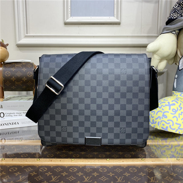 Louis Vuitton District MM Louis Vuitton District MM