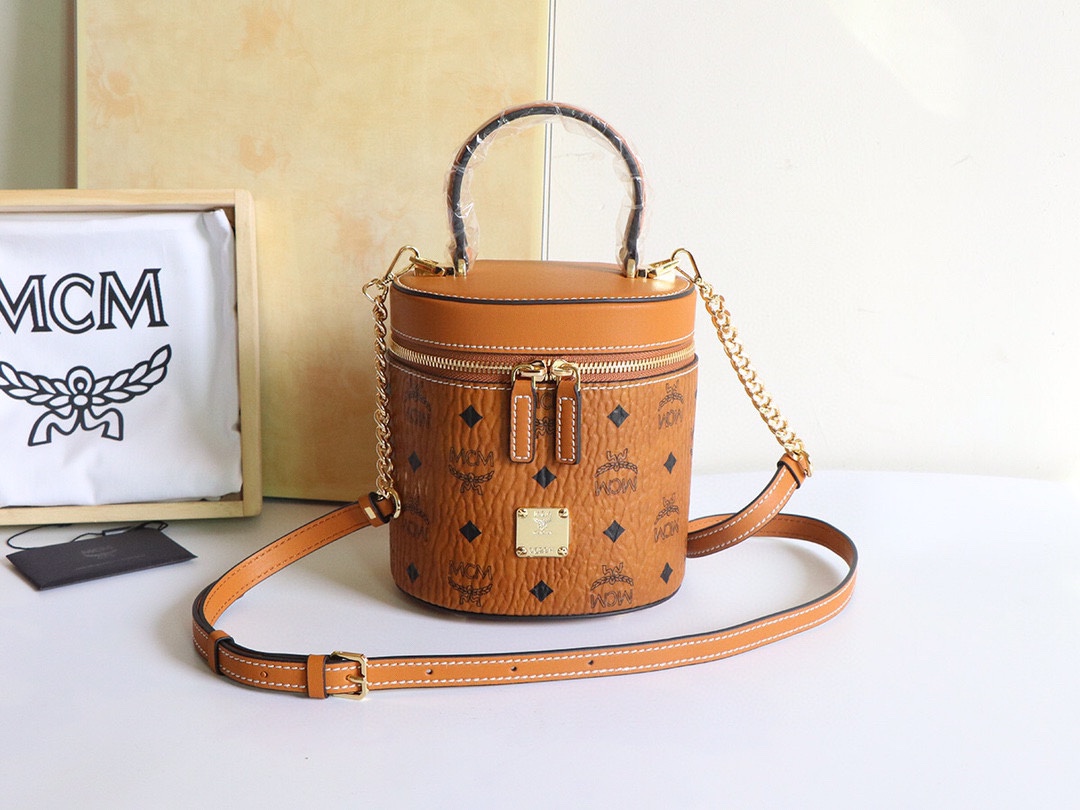 MCM WORLDWIDE cylindrical bag yellow MCM WORLDWIDE cylindrical bag yellow