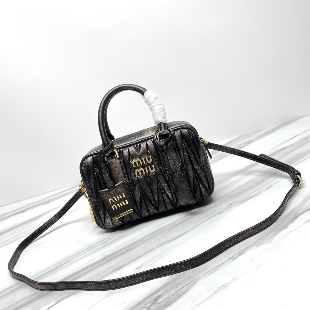 MIU MIU HANDBAG Vintage Distressed MIU MIU HANDBAG Vintage Distressed