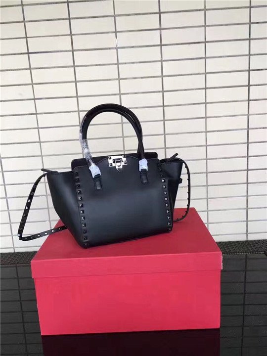 Valentino Rockstud Small Handbag Black/Ruthenium Valentino Rockstud Small Handbag Black/Ruthenium