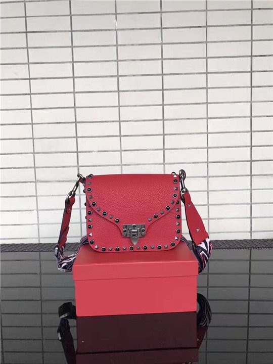 Valentino Guitar Rockstud Rolling (Varied Colors) Valentino Guitar Rockstud Rolling (Varied Colors)