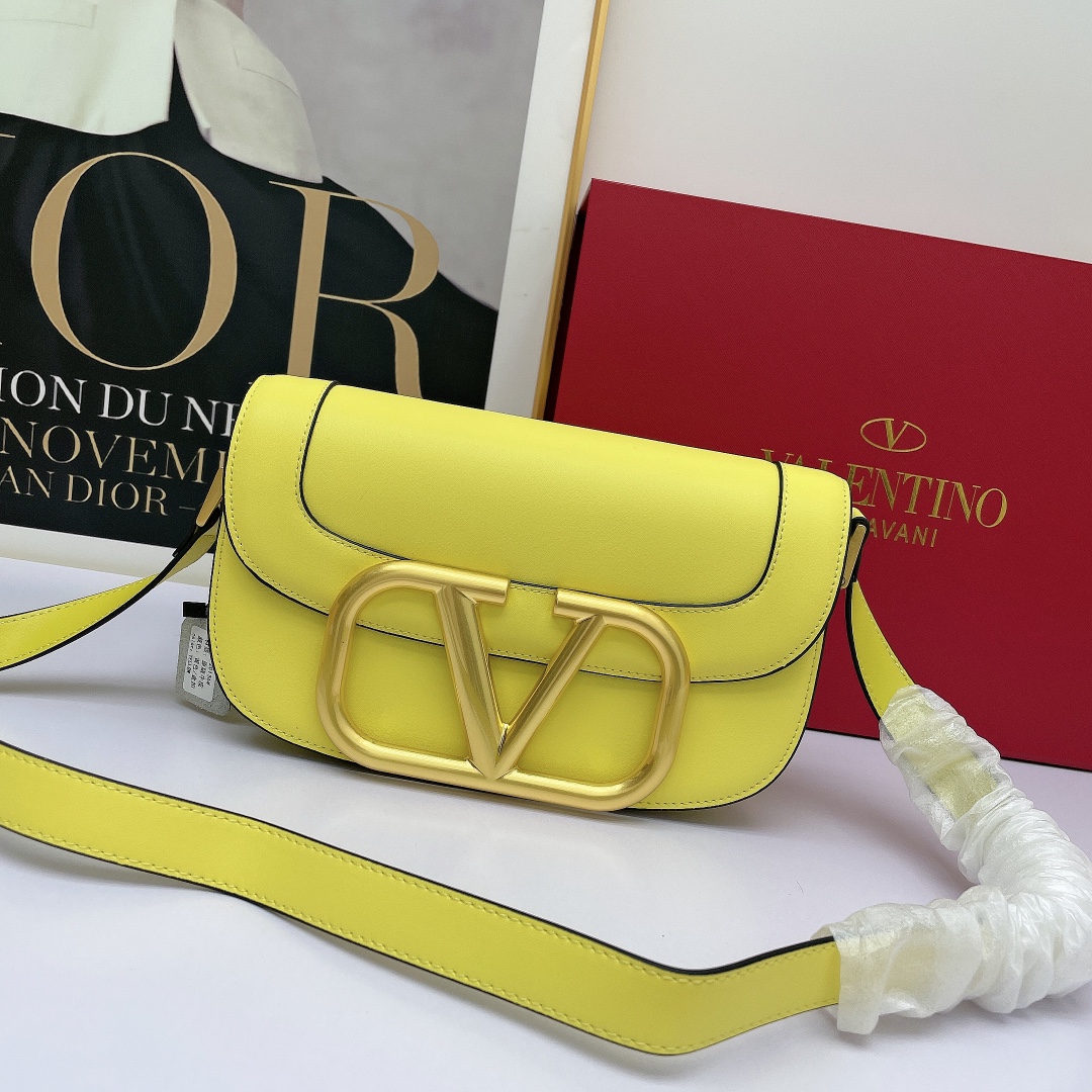 Valentino Garavani MAXI Crossbody Bag yellow Valentino Garavani MAXI Crossbody Bag yellow