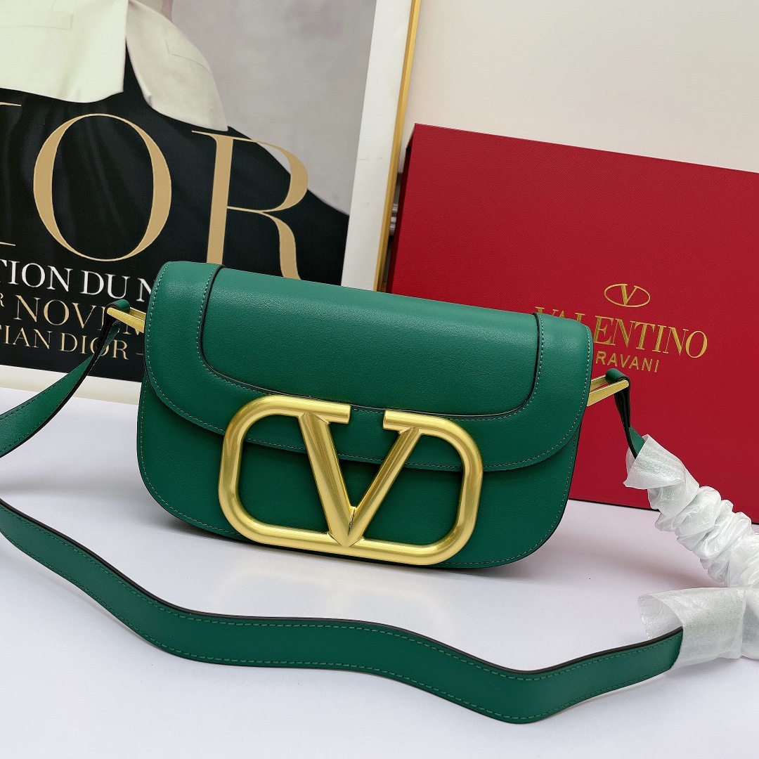 Valentino Garavani MAXI Crossbody Bag green Valentino Garavani MAXI Crossbody Bag green