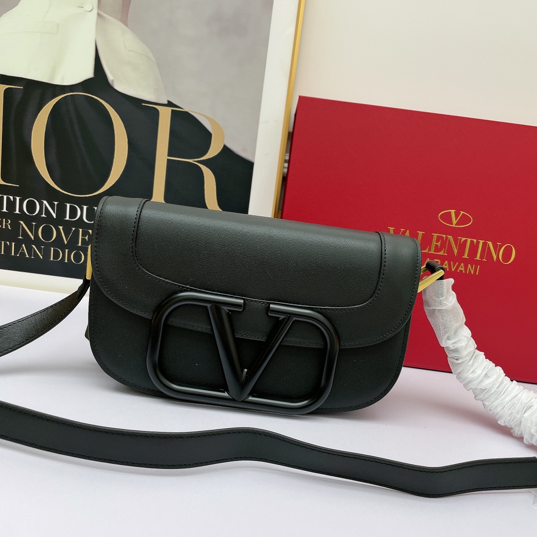 Valentino Garavani MAXI Crossbody Bag black Valentino Garavani MAXI Crossbody Bag black