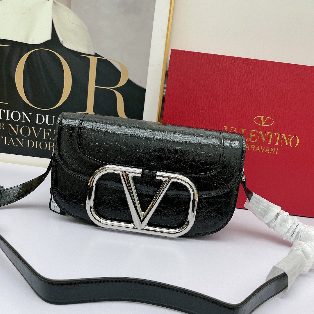 Valentino Garavani MAXI Crossbody Bag black Valentino Garavani MAXI Crossbody Bag black