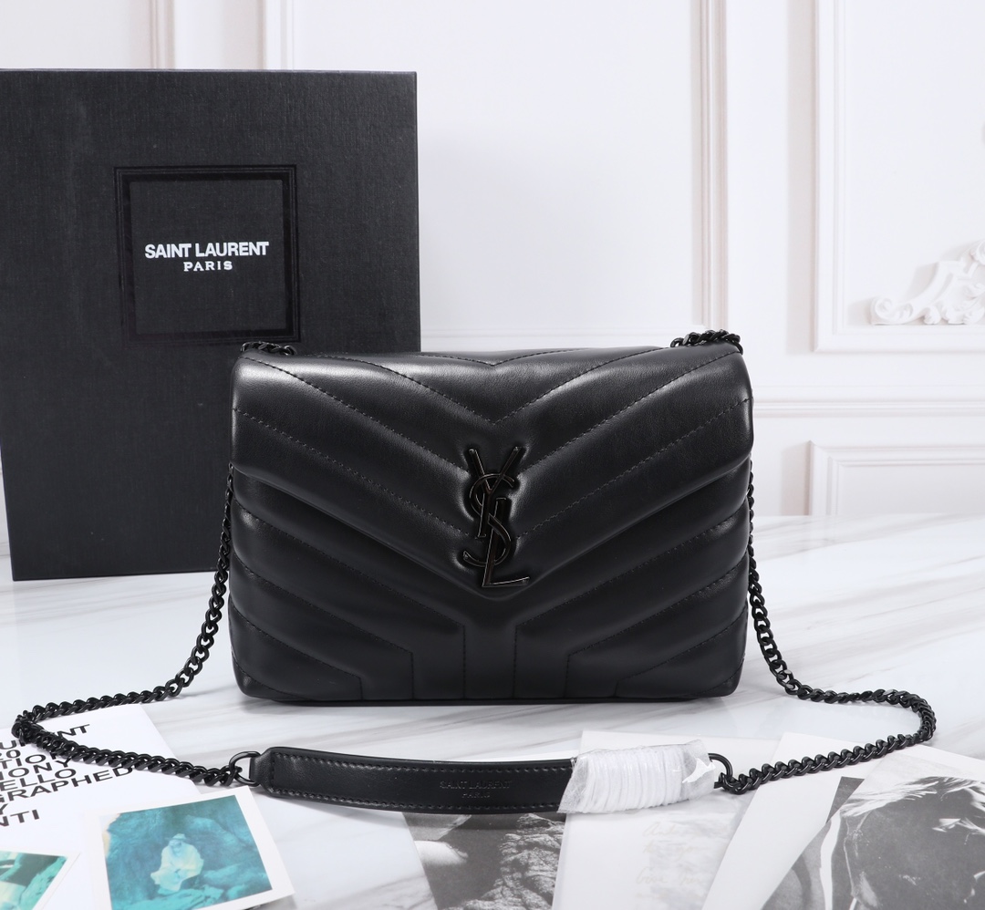 YVES SAINT LAURENT CROSSBODY BAG in Black YVES SAINT LAURENT CROSSBODY BAG in Black