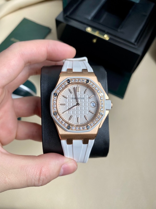 Audemars Piguet Royal Oak Offshore 67540SK Quartz Women’s Watch Audemars Piguet Royal Oak Offshore 67540SK Quartz Women’s Watch